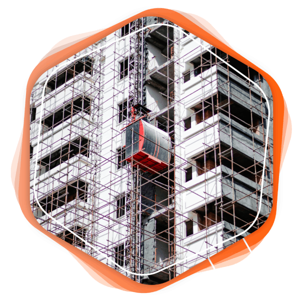 Edificio en construcción con andamios