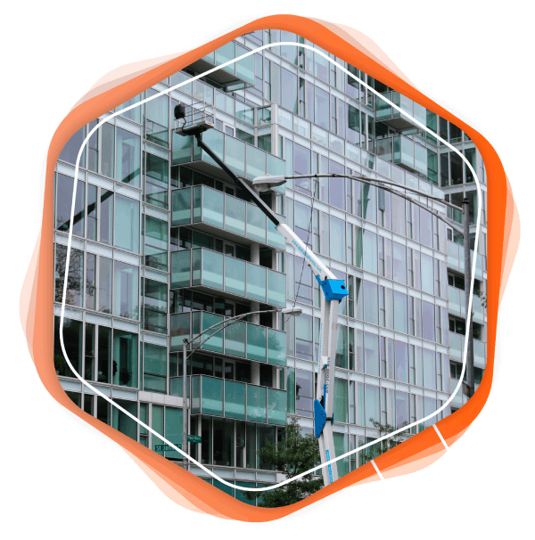 Edificio de vidrio en construcción